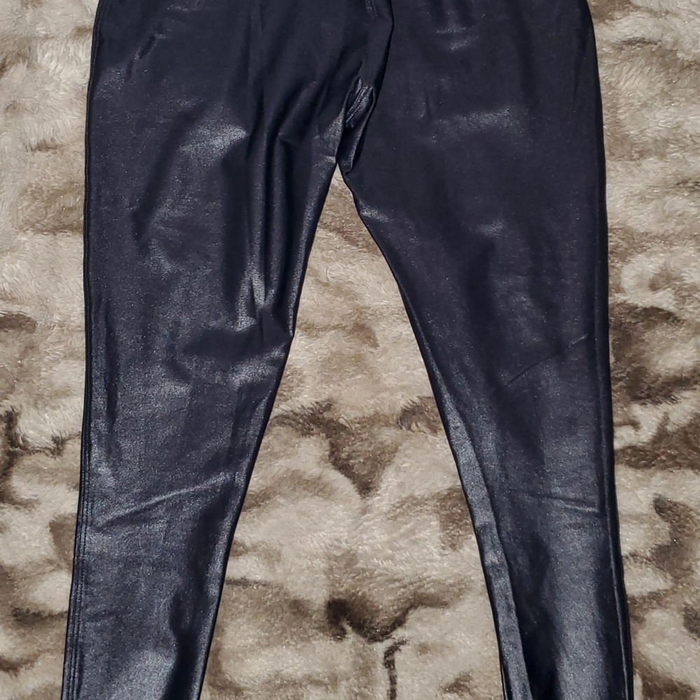 Bombshell sportswear Gloss leggings🖤